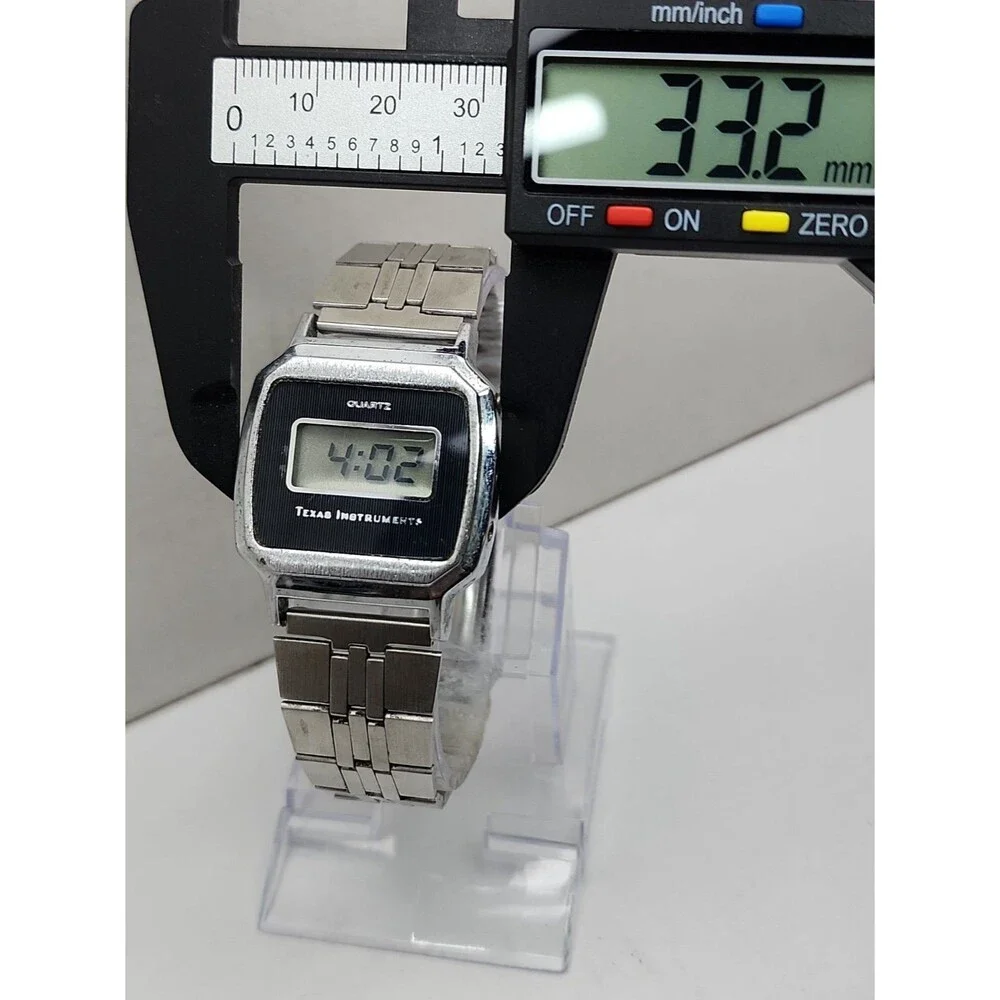Vintage Texas Instruments LCD Digital Quartz Mens Silver Retro Watch New Battery
